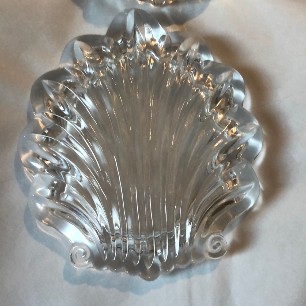 Glass shell dish with lid - Picture 4 of 8